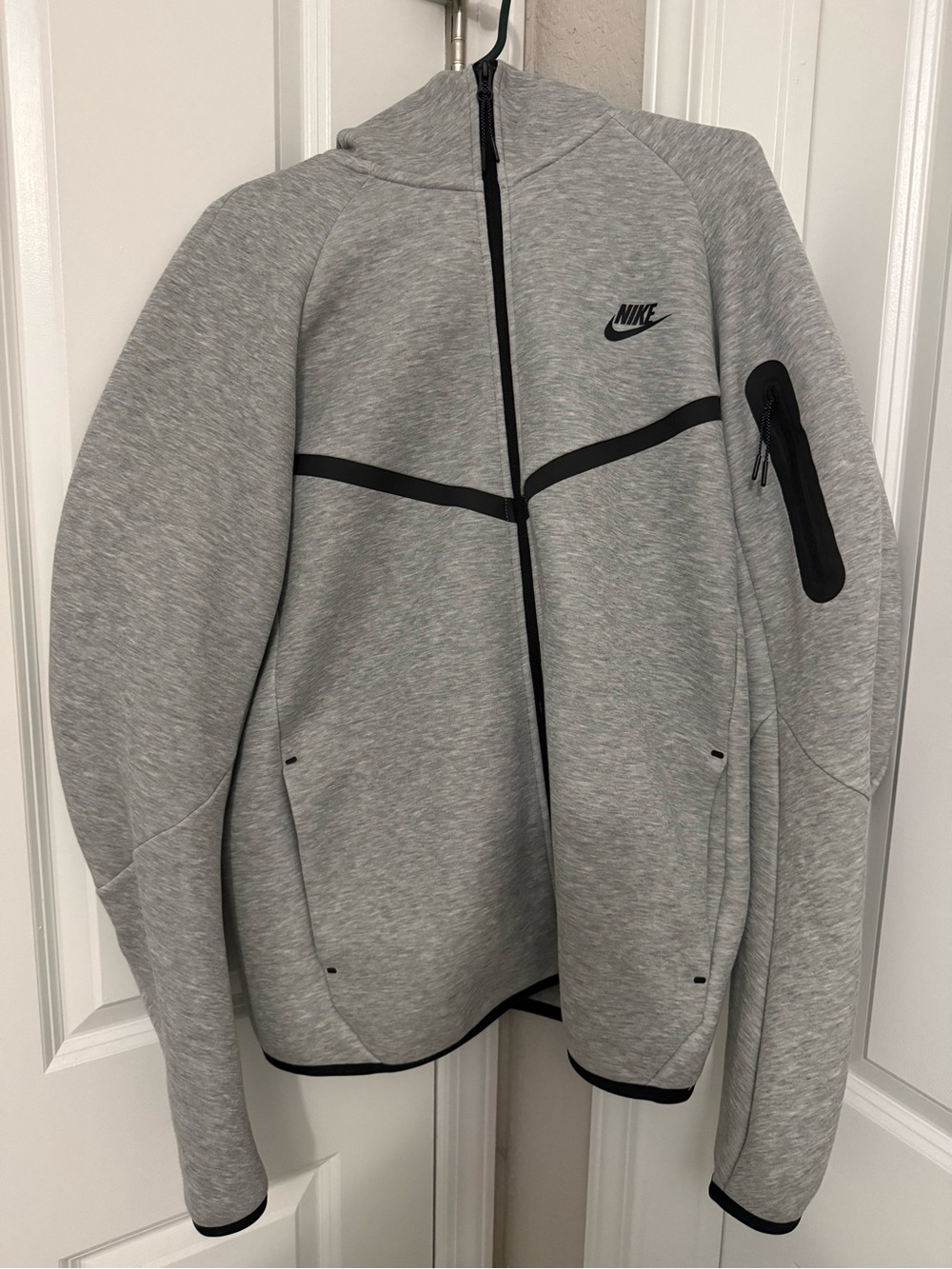 Nike Men’s Light Gray Full-Zip Performance Jacket with Black Trim